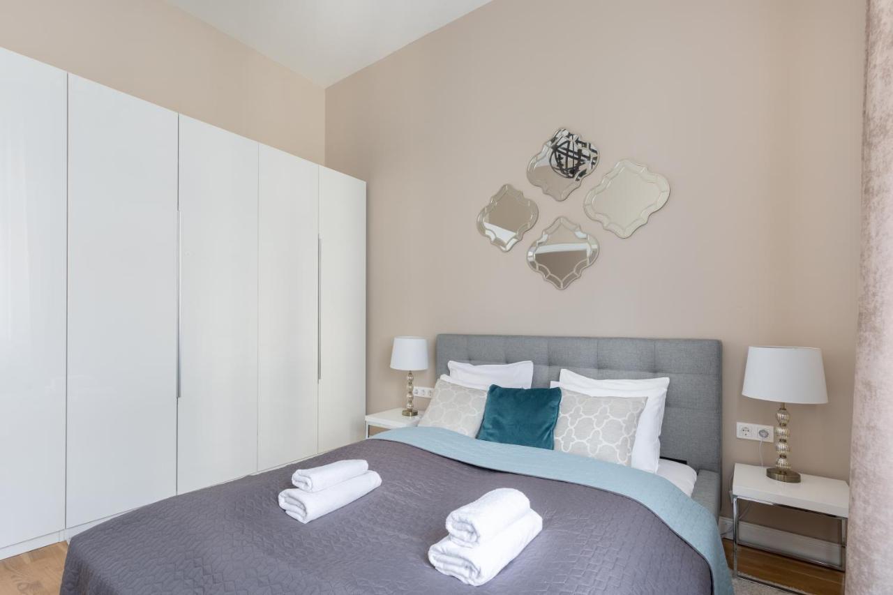 Lovely 2-Bedroom Apartment At The Vaci Street Budapest Exterior foto