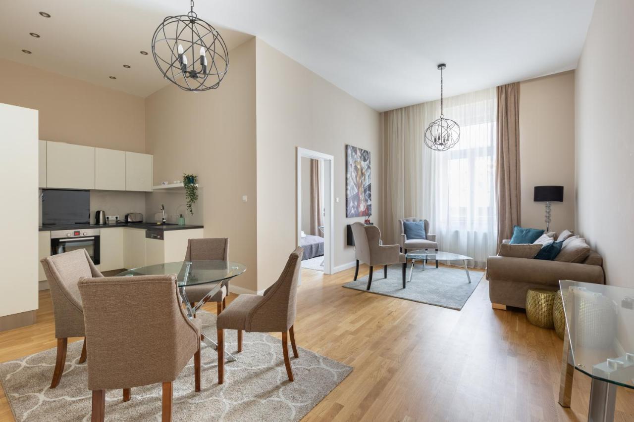 Lovely 2-Bedroom Apartment At The Vaci Street Budapest Exterior foto