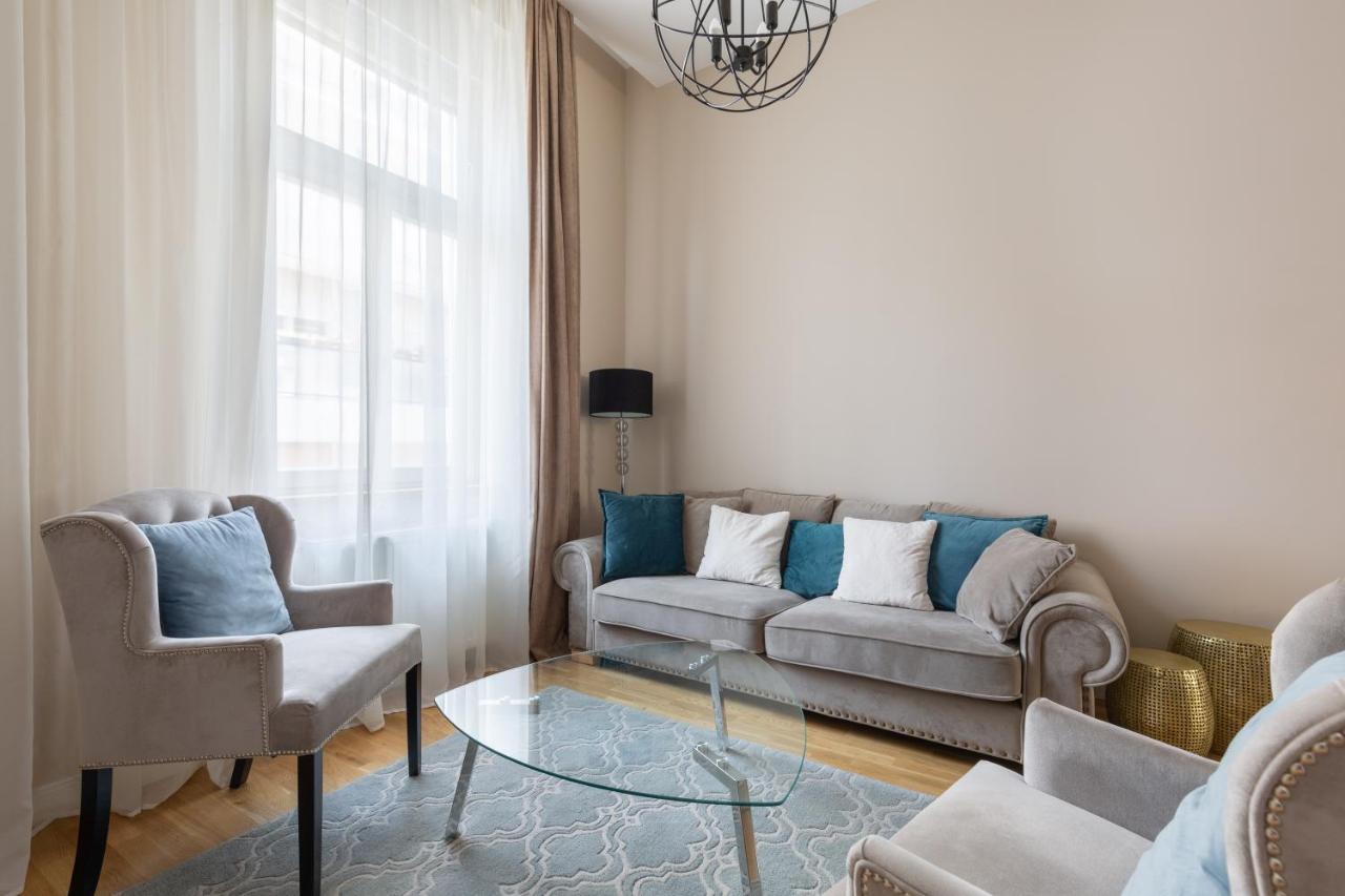 Lovely 2-Bedroom Apartment At The Vaci Street Budapest Exterior foto